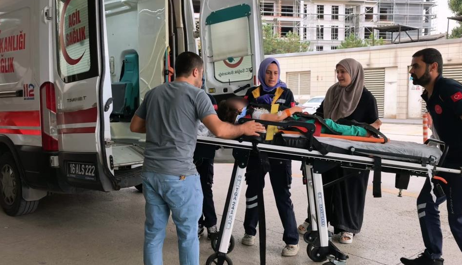 Bursa’da balkondan düşen 4 yaşındaki çocuk yaralandı