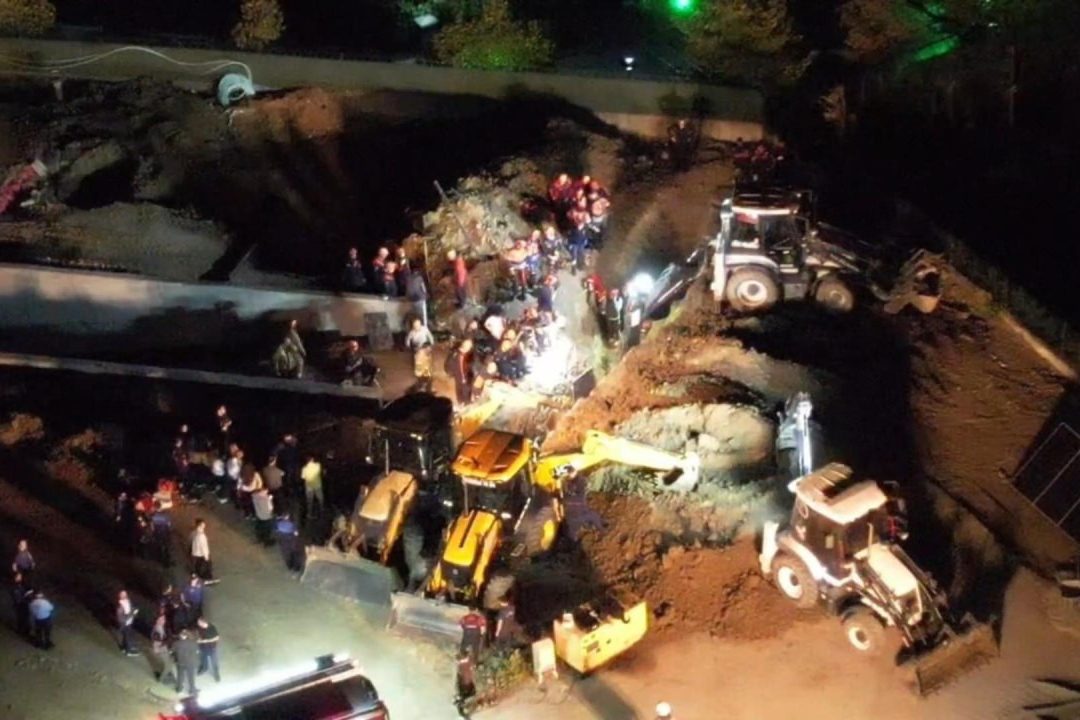 Büyükçekmece’de göçük altında kalan işçinin cesedine ulaşıldı