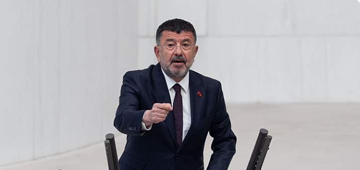 Veli Ağbaba pazarda fenalaşarak hastaneye kaldırıldı