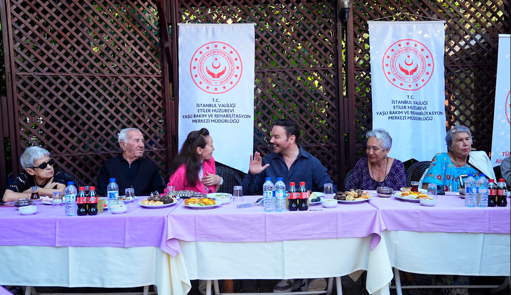 Sinan Akçıl’dan huzurevi ziyareti: “Bana huzur verdiler”