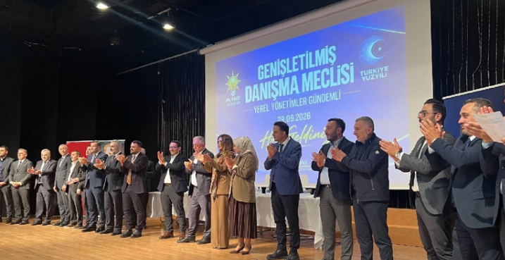 Ataşehir'de CHP'li 6 meclis üyesi AK Parti'ye katıldı