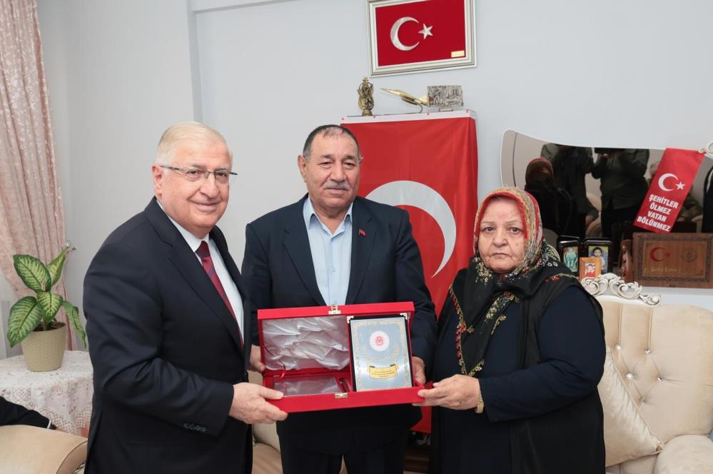 Bakan Güler, şehit Emin Polat’ın ailesini ziyaret etti